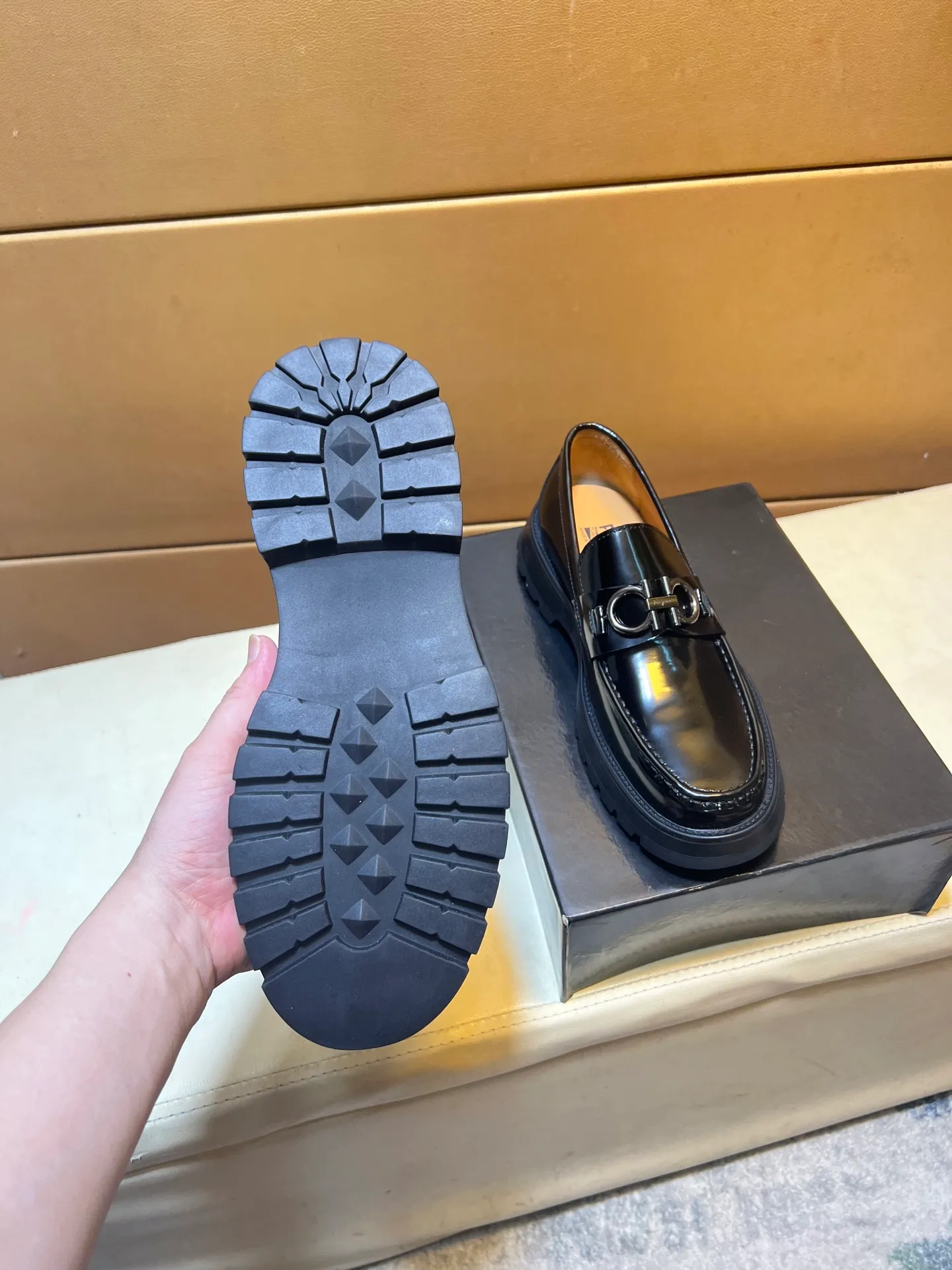 pp440💰👑👑👑 PRADA·PRADA Niuli·Exclusive first launch·～Unique modern style sneakers. Counter purchasing 🏃casual leather shoes😍😍 original shiny leather imported from Italy (refuses to discolor and rub feet) soles: original soles specially provided by the original factory, super cool 😍 lace up and walk with wind 👍 style design ⚠️ super comfortable, wear-resistant and non-slip original soles. Just like shooting the real thing🎬The real thing is better. Suitable for outdoor and driving👍Perfect high-quality sneakers, men's shoe size: 38-44